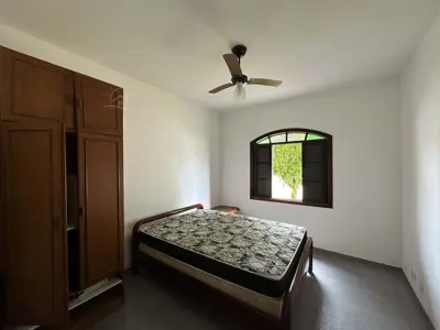 Casa - Térrea com 3 quartos (sendo 1 suite(s)) a 1500,00 metros praia.