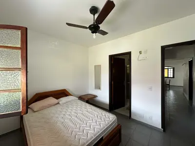 Casa - Térrea com 3 quartos (sendo 1 suite(s)) a 1500,00 metros praia.
