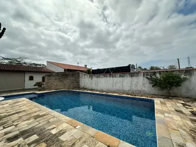Casa - Térrea com 3 quartos (sendo 1 suite(s)) a 1500,00 metros praia.