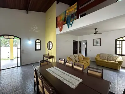 Casa - Térrea com 3 quartos (sendo 1 suite(s)) a 1500,00 metros praia.