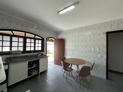 Casa - Térrea com 3 quartos (sendo 1 suite(s)) a 1500,00 metros praia.