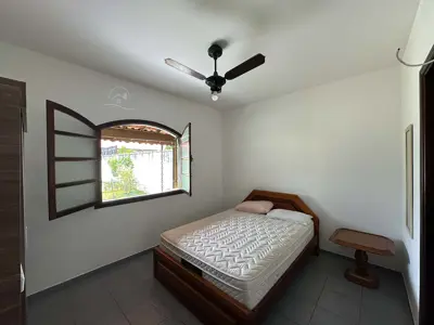 Casa - Térrea com 3 quartos (sendo 1 suite(s)) a 1500,00 metros praia.