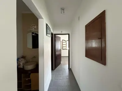 Casa - Térrea com 3 quartos (sendo 1 suite(s)) a 1500,00 metros praia.