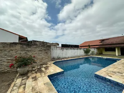 Casa - Térrea com 3 quartos (sendo 1 suite(s)) a 1500,00 metros praia.