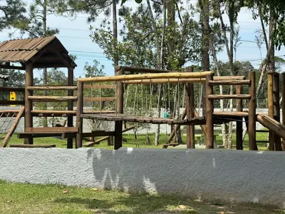 Casa - Térrea com 3 quartos (sendo 1 suite(s)) a 1500,00 metros praia.