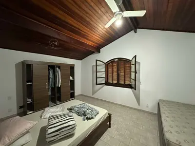 Casa - Térrea com 3 quartos (sendo 1 suite(s)) a 1500,00 metros praia.