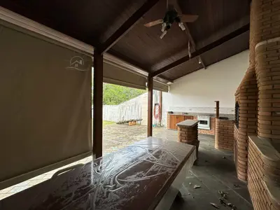 Casa - Térrea com 3 quartos (sendo 1 suite(s)) a 1500,00 metros praia.