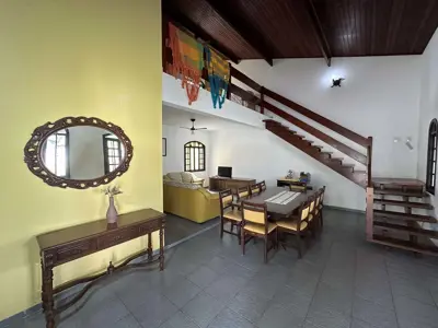 Casa - Térrea com 3 quartos (sendo 1 suite(s)) a 1500,00 metros praia.