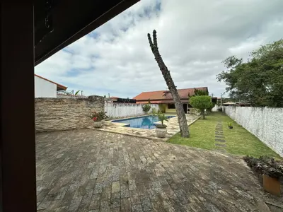 Casa - Térrea com 3 quartos (sendo 1 suite(s)) a 1500,00 metros praia.