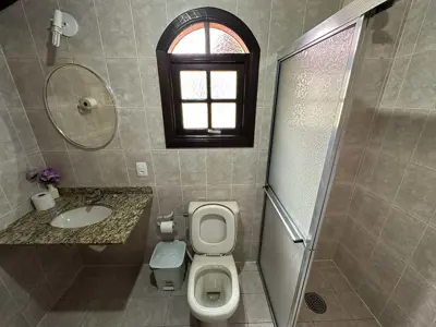 Casa - Térrea com 3 quartos (sendo 1 suite(s)) a 1500,00 metros praia.