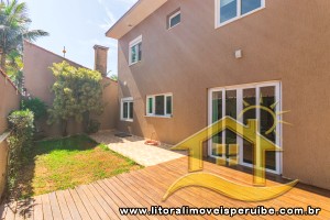 Casa - Sobrado com 5 dormitórios (sendo 5 suite(s)) a 0,00 metros praia.