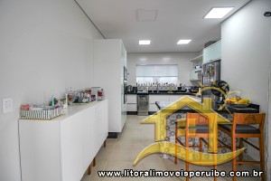 Casa - Assobradada com 3 dormitórios (sendo 3 suite(s)) a 0,00 metros praia.