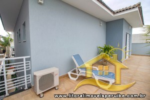 Casa - Assobradada com 3 dormitórios (sendo 3 suite(s)) a 0,00 metros praia.