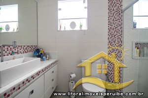 Casa - Assobradada com 3 dormitórios (sendo 3 suite(s)) a 0,00 metros praia.