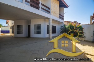 Casa para venda no bairro 56, em Peruíbe / SP.