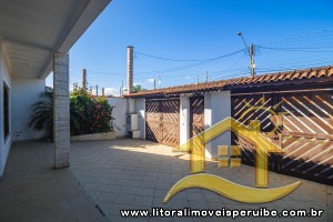 Casa para venda no bairro 56, em Peruíbe / SP.