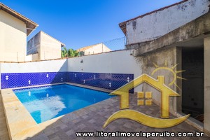 Casa para venda no bairro 56, em Peruíbe / SP.