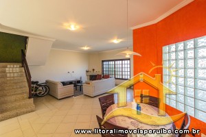 Casa para venda no bairro 56, em Peruíbe / SP.