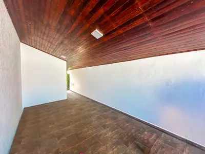 Casa - Térrea com Edícula com 2 quartos (sendo 0 suite(s)) a 2500 metros praia.