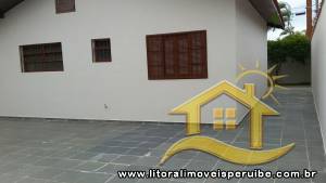 Casa - Térrea com Edícula com 2 quartos (sendo 0 suite(s)) a 2500 metros praia.