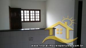 Casa - Térrea com Edícula com 2 quartos (sendo 0 suite(s)) a 2500 metros praia.