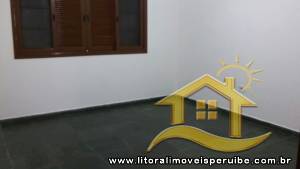Casa - Térrea com Edícula com 2 quartos (sendo 0 suite(s)) a 2500 metros praia.