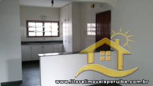 Casa - Térrea com Edícula com 2 quartos (sendo 0 suite(s)) a 2500 metros praia.