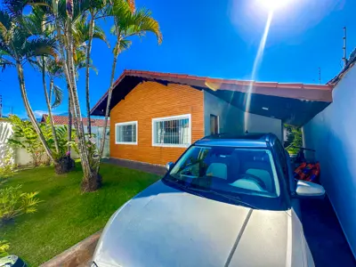 Casa - Térrea com Edícula com 2 quartos (sendo 0 suite(s)) a 2500 metros praia.