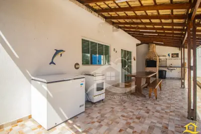 Casa - Sobrado com 4 dormitórios (sendo 4 suite(s)) a 300,00 metros praia.