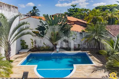 Casa - Sobrado com 4 dormitórios (sendo 4 suite(s)) a 300,00 metros praia.