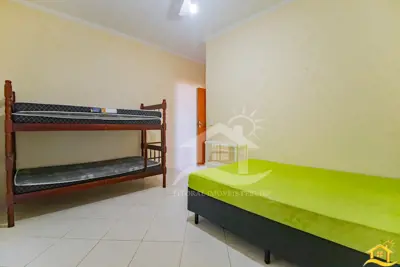 Casa - Sobrado com 4 dormitórios (sendo 4 suite(s)) a 300,00 metros praia.
