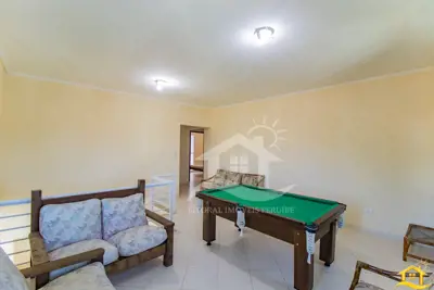 Casa - Sobrado com 4 dormitórios (sendo 4 suite(s)) a 300,00 metros praia.