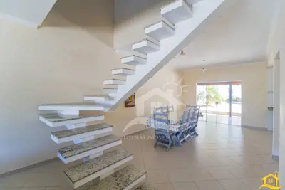 Casa - Sobrado com 4 dormitórios (sendo 4 suite(s)) a 300,00 metros praia.