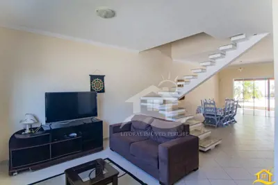 Casa - Sobrado com 4 dormitórios (sendo 4 suite(s)) a 300,00 metros praia.