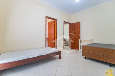 Casa - Sobrado com 4 dormitórios (sendo 4 suite(s)) a 300,00 metros praia.