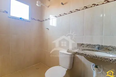 Casa - Sobrado com 4 dormitórios (sendo 4 suite(s)) a 300,00 metros praia.