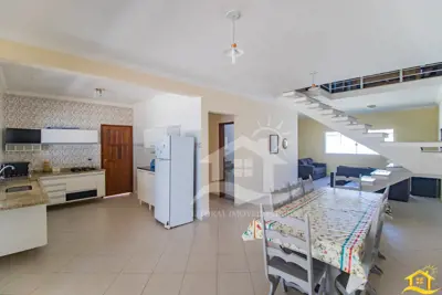 Casa - Sobrado com 4 dormitórios (sendo 4 suite(s)) a 300,00 metros praia.