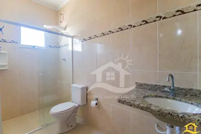 Casa - Sobrado com 4 dormitórios (sendo 4 suite(s)) a 300,00 metros praia.