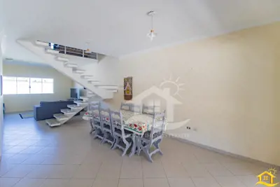 Casa - Sobrado com 4 dormitórios (sendo 4 suite(s)) a 300,00 metros praia.