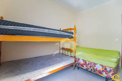 Casa - Sobrado com 4 dormitórios (sendo 4 suite(s)) a 300,00 metros praia.