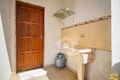 Casa - Sobrado com 4 dormitórios (sendo 4 suite(s)) a 300,00 metros praia.