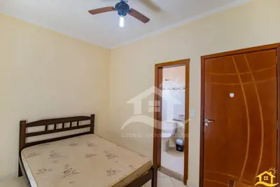 Casa - Sobrado com 4 dormitórios (sendo 4 suite(s)) a 300,00 metros praia.