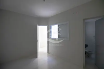 Apartamento - Amplo com 2 dormitórios (sendo 1 suite(s)) a 800,00 metros praia.