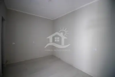 Apartamento - Amplo com 2 quartos (sendo 1 suite(s)) a 800,00 metros praia.