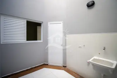 Apartamento - Amplo com 2 quartos (sendo 1 suite(s)) a 800,00 metros praia.