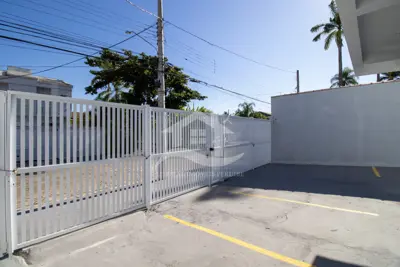 Apartamento - Amplo com 2 quartos (sendo 1 suite(s)) a 800,00 metros praia.