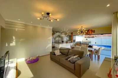 Casa - Térrea com 3 dormitórios (sendo 1 suite(s)) a 440,00 metros praia.