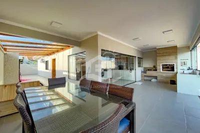 Casa - Térrea com 3 dormitórios (sendo 1 suite(s)) a 440,00 metros praia.