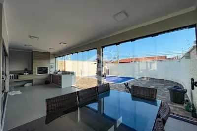 Casa - Térrea com 3 dormitórios (sendo 1 suite(s)) a 440,00 metros praia.