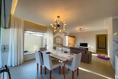 Casa - Térrea com 3 dormitórios (sendo 1 suite(s)) a 440,00 metros praia.